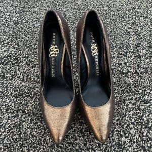 Rock & Republic Metalic Heels Size 6